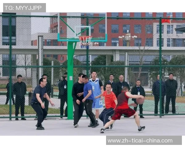 重庆篮球队的节奏揭秘:激情与技巧交织的赛场故事 重庆篮球队的节奏揭秘:激情与技巧交织的赛场故事
